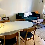 Cozy Apartment Close To City And Parks